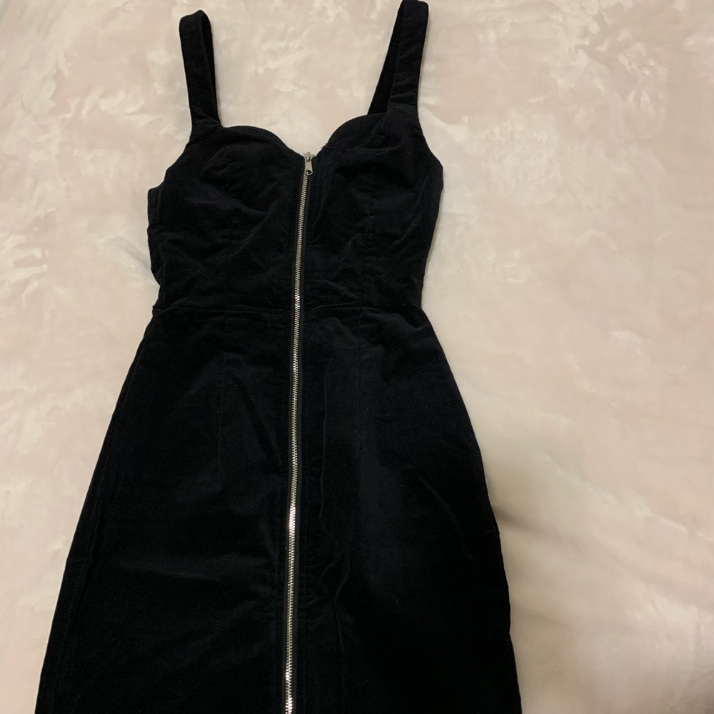 Black bodycon dress